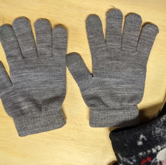 Boys Mohawk Winter Hat with gloves - Picture 4 of 5